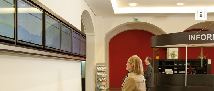 Elektronische Gerichtstafel im Justizzentrum Magdeburg Elektronische Gerichtstafel im Justizzentrum Magdeburg